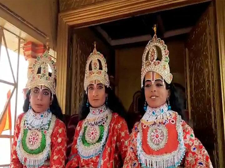 जानकी को लेने भगवान राम की बारात जनकपुर के लिये निकली, गाजे-बाजे के साथ शामिल हुये श्रद्धालु