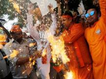 महाराष्ट्र में बनी सरकार तो प्रयागराज में बीजेपी कार्याकर्ताओं ने मनाया जश्न, अमित शाह को बताया सियासत का 'चाणक्य'