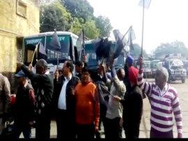 रेडवेज की जमीन अधिग्रहण को लेकर कर्मचारियों का सरकार के खिलाफ प्रदर्शन रेडवेज की जमीन अधिग्रहण को लेकर कर्मचारियों का सरकार के खिलाफ प्रदर्शन