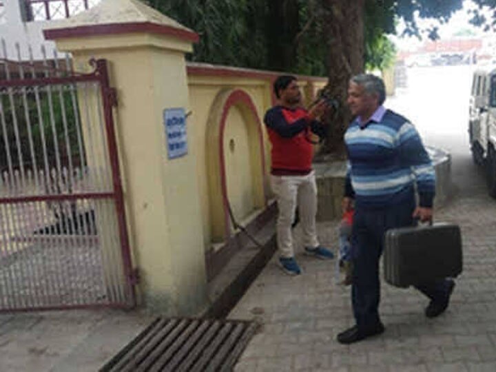 खनन घोटाले की जांच के लिए सीबीआई टीम ने हमीरपुर में डाला डेरा, छापेमारी के दौरान खंगाले अहम दस्तावेज