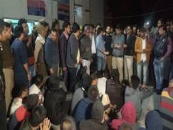 मेरठ: डॉक्टर की पत्नी से छेड़छाड़, हंगामे के बाद पुलिस ने आरोपी को किया गिरफ्तार