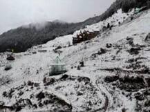 उत्तराखंड के ऊंचे इलाकों में भारी बर्फबारी, तेज बारिश ने भी बढ़ाई ठंड