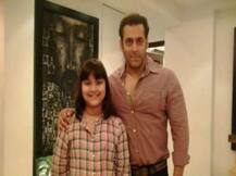 सोशल मीडिया पर वायरल हो रही है Salman Khan के साथ Sai manjrekar के बचपन की तस्वीर