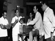 ये गायक फिल्मों में गाना गाने से पहले चलाता था किराने की दुकान, बिना पैसे दिए मिली थी संगीत की शिक्षा