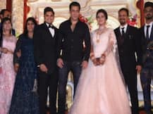 Bollywood सुपरस्टार Salman Khan पहुंचे मेकअप आर्टिस्ट के बेटे की शादी में, दूल्हा-दुल्हन के साथ खिंचवाई फोटो- देखें वीडियो