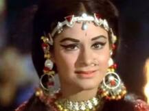 बॉलीवुड के इस बेटे की मां ने की थी डायरेक्टर से शादी, मां न बनने का लिया था फैसला