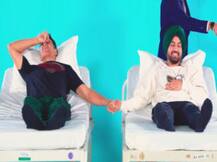 Bollywood खिलाड़ी Akshay Kumar और सिंगर Diljit Dosanjh ने महसूस किया बच्चा पैदा करने का दर्द- देखें वीडियो