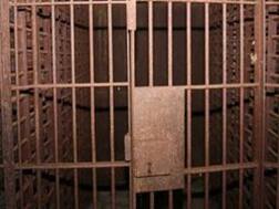 जेल में सख्ती से परेशान बदमाश ने की खुदकुशी की कोशिश, ब्लेड से किए शरीर पर वार