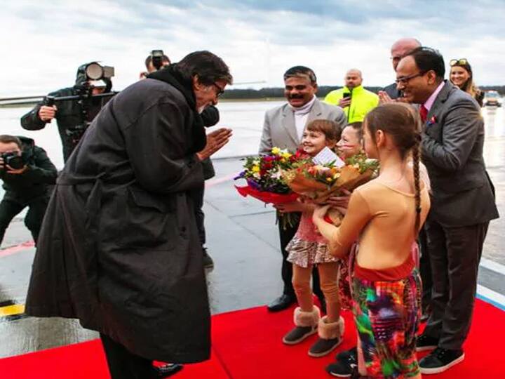 पिता हरिवंश राय बच्चन के लिए प्रार्थना करते वक्त अमिताभ बच्चन हुए भावुक, पोलैंड के चर्च में की प्रार्थना