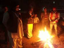 हमीरपुर में सर्दी का सितम, लोगों ने लगाई गुहार- अलाव का इंतजाम करे प्रशासन