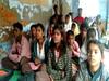 रायबरेली: प्राथमिक स्कूल के एक कमरे में चलती है पांच कक्षाएं और बनता है मिड डे मील