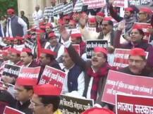 नागरिकता संशोधन कानून समेत कई मुद्दों पर सपा का प्रदर्शन, हिरासत में पूर्व विधायक