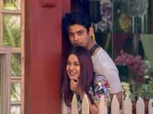 Bigg Boss 13: Shehnaz Gill से नाराज हुए Siddharth Shukla- मनाने की कोशिश में कभी आंसू बहा रहीं हैं तो कभी हाथ जोड़ रही हैं सना