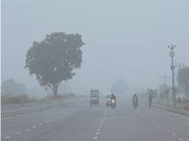 School colleges close till 24th december due to cold कड़ाके की ठंड के चलते प्रदेश के सभी स्कूल 24 दिसंबर तक बंद, लखनऊ यूनिवर्सिटी की परीक्षाएं स्थगित