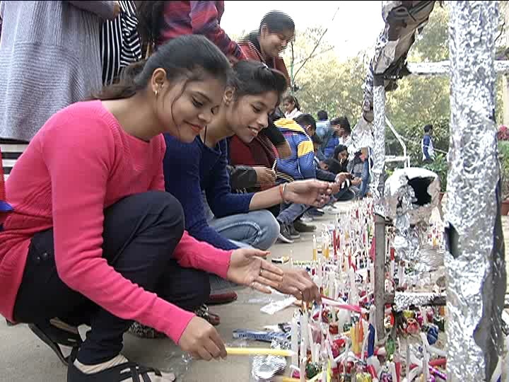 संगम नगरी में धूमधाम से मनाया जा रहा है क्रिसमस का त्योहार, चर्च में हो रहे हैं खास आयोजन