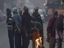 उत्तर प्रदेश में ठंड है प्रचंड, कोहरे ने बढ़ाई परेशानी, जानें- कब मिलेगी राहत