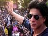 बॉलीवुड के किंग Shahrukh Khan से इस कदर नाराज हैं उनके फैंस कि सोशल मीडिया पर दे रहे हैं जान देने की धमकी