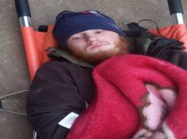 ट्रैकिंग के दौरान विदेशी पर्यटक घायल हुआ, पुलिस-एनडीआरएफ की टीम ने बचाया NDRF team rescue tourist in Rudraprayag ट्रैकिंग के दौरान विदेशी पर्यटक घायल हुआ, पुलिस-एनडीआरएफ की टीम ने बचाया