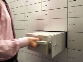 Bank robbery in Gorakhpur, Police solve the case in 24 hours गोरखपुर: आठ मिनट के भीतर शातिर चोरों ने बैंक से उड़ाये 20 लाख, 16 ताले तोड़कर दिया घटना के अंजाम