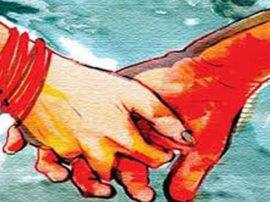 प्रेमी युगल ने लगाई गुहार...साहब, बचाओ वो हमें मार देंगे couple Life threat from family after get married Plead for Lives in shamli प्रेमी युगल ने लगाई गुहार...साहब, बचाओ वो हमें मार देंगे