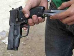 मुजफ्फरनगर: पुलिस के साथ हुई मुठभेड़ में 20 हजार का इनामी बदमाश घायल, पुलिसकर्मी को भी लगी गोली