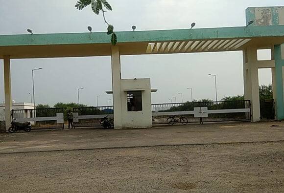 स्पेशल रिपोर्ट: सरकारी व्यवस्था को मुंह चिढ़ा रही है हमीरपुर में 150 करोड़ की लागत से बनी गल्ला मंडिया