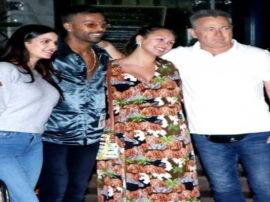 Hardik Pandya seen with his mother-in-law after engagement, first meeting सगाई के बाद अपने सास-ससुर के साथ दिखे हार्दिक पांड्या, पहली बार हुई मुलाकात