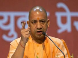 CM Yogi says tension in Gulf countries may increase, keep eye on prices of pulses, oil and vegetables आय बढ़ी है अब मंडियां गोआश्रयों को दें 2 की बजाय 3 फीसद सेस: सीएम योगी आदित्यनाथ