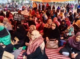 Muslim women protest at mansoor ali park in Prayagraj CAA Protest दसवें दिन भी जारी है प्रयागराज के मंसूर अली पार्क में मुस्लिम महिलाओं का धरना