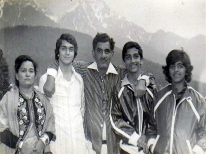 मशहूर गीतकार Anand Bakshi का सहारा लेकर Rajesh Khanna बने सुपरस्टार, सरकारी नौकरी छोड़ कर थामी थी कलम