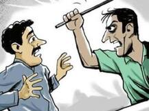 बुलंदशहर: आलू चोरी के शक ग्राम प्रधान ने युवकों को पीटा, मुर्गा भी बनाया