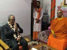 अयोध्या में तारिक फतेह ने किया राम जन्मभूमि के दर्शन, बोले- बीवियों को बुर्के से बाहर करें मुस्लिम पति