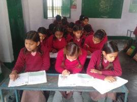 EXCLUSIVE: नए सत्र में समय से किताबें, बैग और जूते, मोज़े मिलना मुश्किल Books Bags and Shoes will not be available for Students in Next Session ABP Ganga EXCLUSIVE: नए सत्र में समय से किताबें, बैग और जूते, मोज़े मिलना मुश्किल