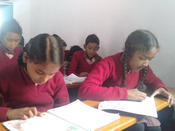 EXCLUSIVE: नए सत्र में समय से किताबें, बैग और जूते, मोज़े मिलना मुश्किल