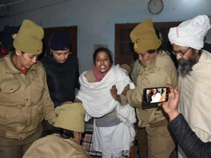 47 दिन से अनशन कर रहीं पद्मावती को अस्पताल में कराया गया भर्ती, साध्वी ने सीएम रावत पर लगाए गंभीर आरोप