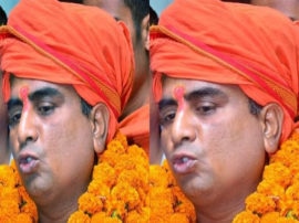 Vishwa hindu mahasabha president ranjeet bachchan shot dead in hazratganj lucknow लखनऊ में दिनदहाड़े चली गोलियां, हिंदू महासभा के अध्यक्ष की मौत; चौकी इंचार्ज पर गिरी गाज
