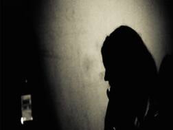 हापुड़: रेप पीड़िता के पैरों पर फेंका तेजाब, परिजनों के साथ की मारपीट; आरोपी फरार