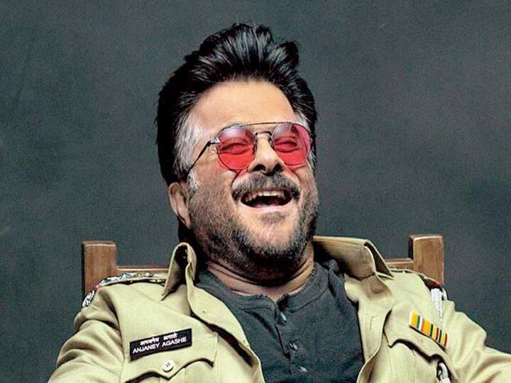 Lockdown diary: Anil Kapoor and his wife sharpening their carrom skills लॉकडाउन डायरी: अपने कैरम स्कील को शार्प कर रहे अनिल कपूर और उनकी पत्नी