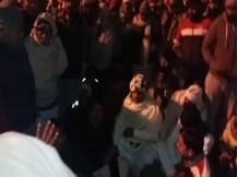 मेरठ में किसान की मौत के बाद हंगामा, गुस्साए ग्रामीणों ने टोल प्लाजा पर की तोड़फोड़