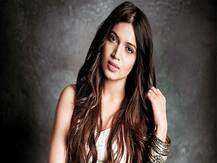 कोविड-19 के खिलाफ लड़ाई में भूमि पेडनेकर का एंटी-स्पिटिंग कैंपेन को समर्थन