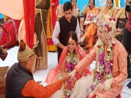 French man and Indian woman get married in Raibareilly रायबरेली की बेटी के लिए फ्रांसीसी युवक ने बांधा शादी का सेहरा, भारतीय रीति-रिवाज से लिये सात फेरे