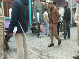 बुलंदशहर: बाइक की टक्कर के बाद दो गुटों में पथराव व फायरिंग, पुलिस फोर्स तैनात clash between two group in Bulandshahr police registered case बुलंदशहर: बाइक की टक्कर के बाद दो गुटों में पथराव व फायरिंग, पुलिस फोर्स तैनात