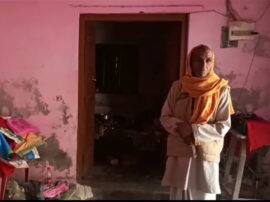 गोंडा में फिर चोरी हुई मंदिर से कीमती मूर्तियां, पुलिस जांच में जुटी गोंडा में फिर चोरी हुई मंदिर से कीमती मूर्तियां, पुलिस जांच में जुटी