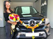 कभी बड़ी बहन के स्‍कूल के बाहर समोसे बेचते थे Neha Kakkar के पापा, बेटी आज घूमती है मर्सिडीज कार में