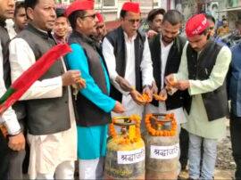 Samajwadi Party Protest againt LPG Cylinder Rate Hike ABP Ganga मोदी सरकार ने बढ़ाए एलपीजी के दाम, समाजवादी पार्टी ने किया विरोध प्रदर्शन