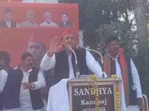 VIDEO: युवक के 'जय श्रीराम' के नारे से भड़के अखिलेश यादव, पुलिस अफसर से बोले- तुम्हारे रहते कैसे हो गया