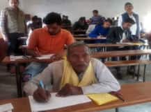 हौसले को सलाम, यूपी बोर्ड की परीक्षा देने पहुंचे 78 साल के रामकरण प्रजापति, आजादी से पहले हुआ था जन्म