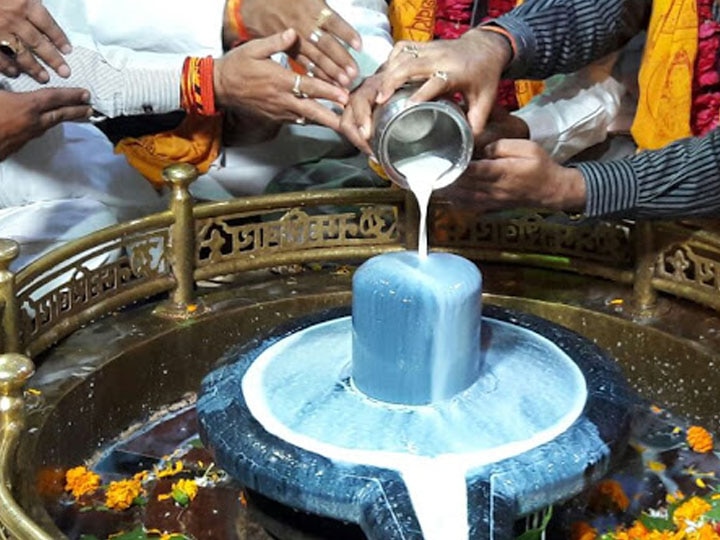 बाराबंकी: लोधेश्वर महादेव मंदिर में उमड़ा शिव भक्तों का हुजूम, पुलिस ने किए सुरक्षा के व्यापक इंतजाम