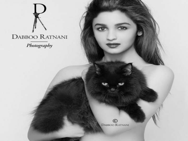 Dabbu Ratnani के कैलेंडर फोटोशूट के लिए ये एक्ट्रेस हो चुकी हैं Topless, कियारा से लेकर भूमी ने मचाया तहलका