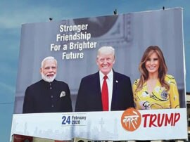 US President Donald Trump Tweeted in Hindi to Visit India अमेरिकी राष्ट्रपति ट्रंप ने हिंदी में किया ट्वीट...'हम भारत आने के लिये तत्पर..रास्ते में हैं..'